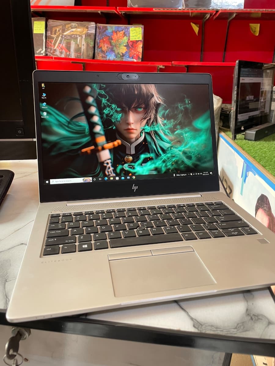 HP Elitebook 830 G5 i5 8th gen 256 SSD